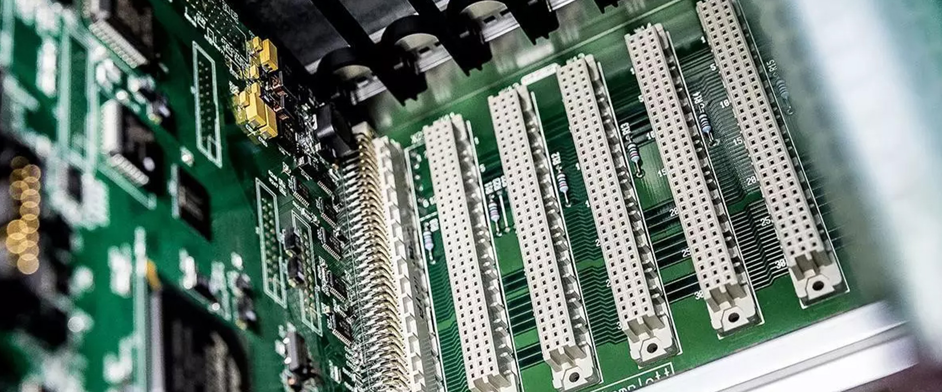Інтерфейсні та PCB-з’єднувачі Harting: посібник із проєктування пристроїв і вибору