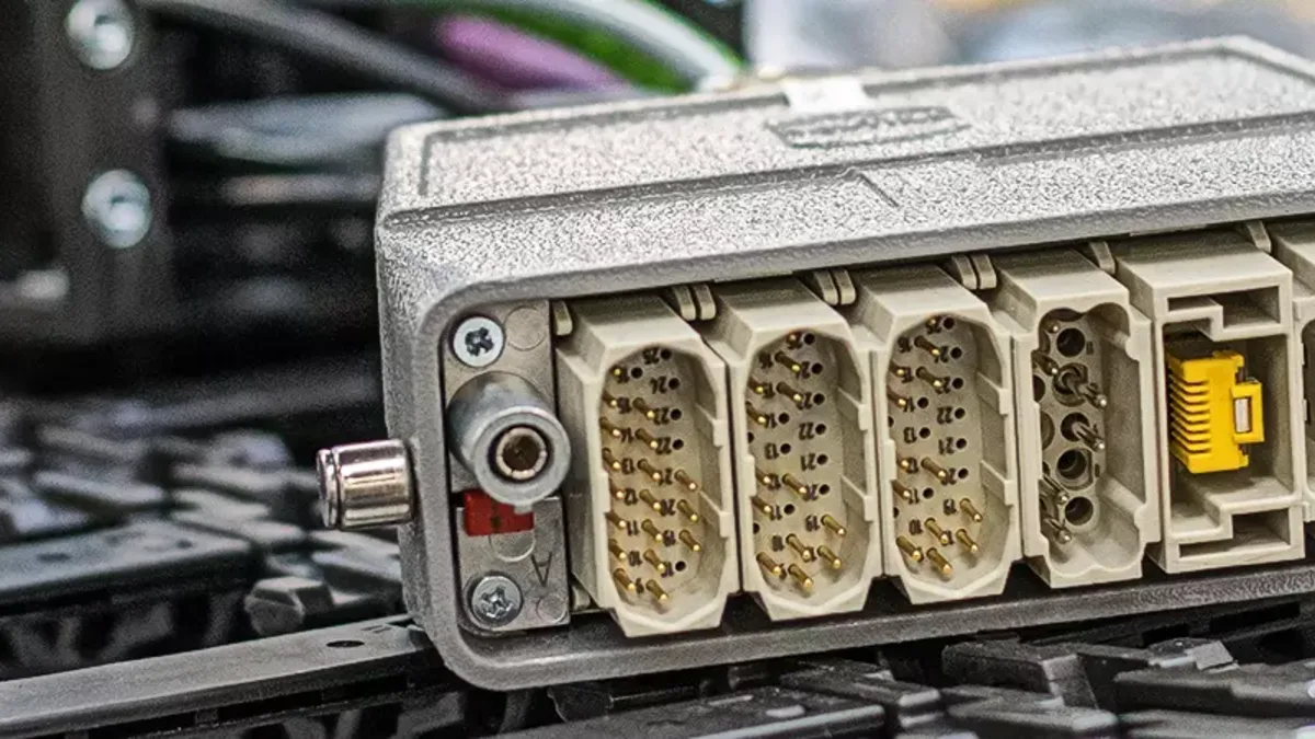 Промисловий роз’єм HARTING Han-Modular із силовими, сигнальними та інформаційними модулями